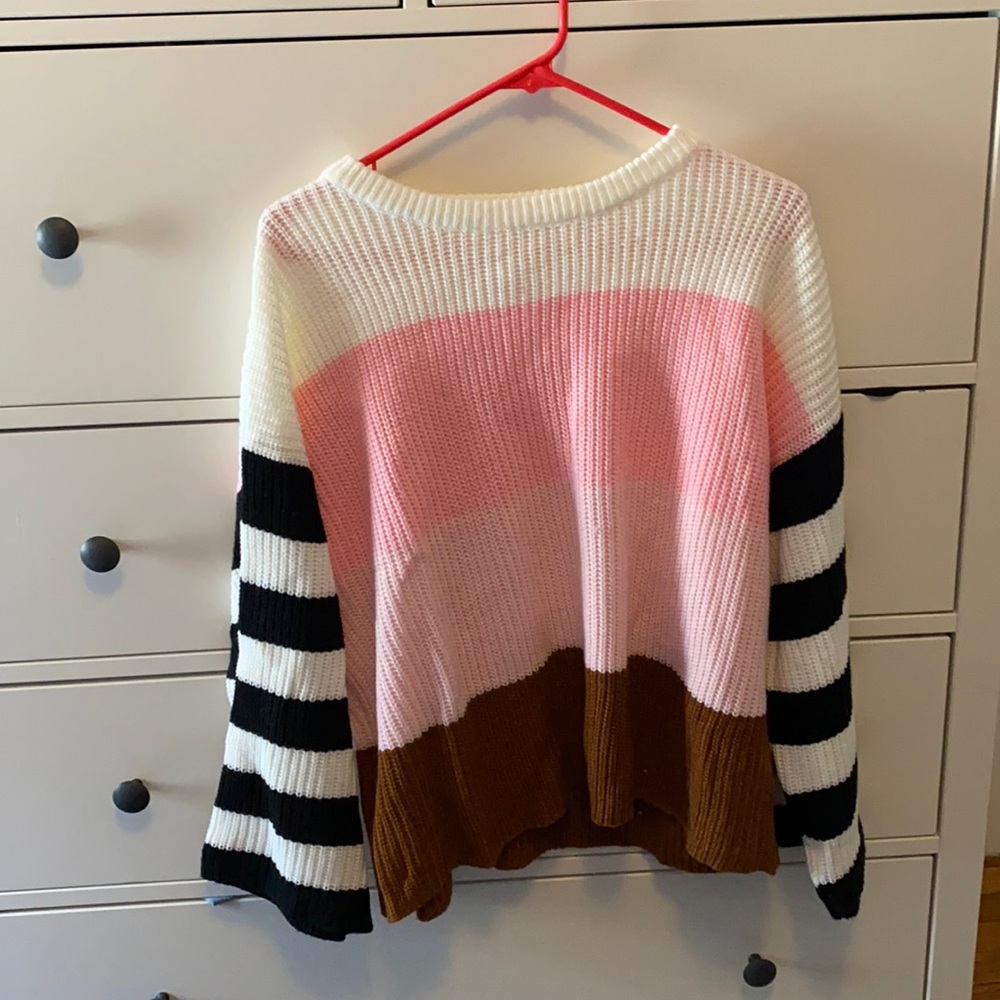 Multi color swing sweater with wide sleeves